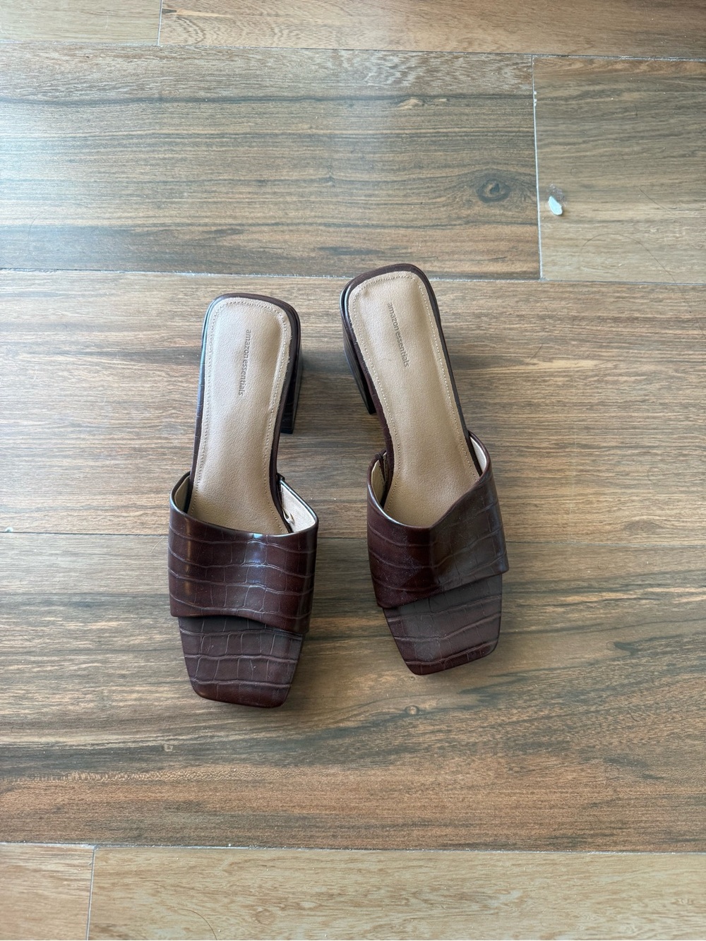 Amazon Essentials Brown Croc-Embossed Slide Mules